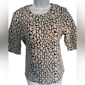 Ann Taylor Knit Top - M navy ,cream.  Back zip , cotton poly spandex